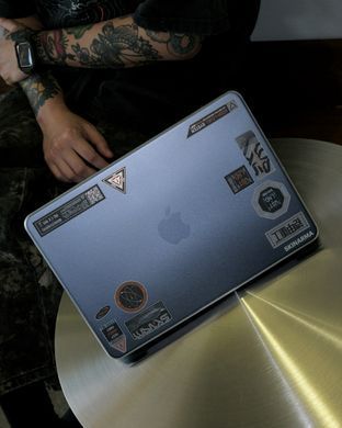 Чехол для MacBook Neo 13" (A18 PRO) Skinarma Aeron Frost Clear